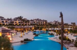 شاليه ارضي بجاردن 150 م في قريه لافيستا توباز العين السخنه