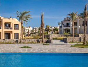 شقه 99م ارضي بجاردن 41 م بفيو لاند سكيب في مشروع مكادي هايتس الغردقه