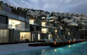 باجمل اطلاله علي البحر الاحمر شاليه 90 م في قريه مارينا هيلز العين السخنه