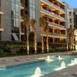 شقه بحديقه للبيع استلام فوري غرفتين بمقدم ٢٠٪ بالباتيو أورو