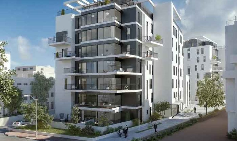 تاون هاوس بحديقة للبيع في التجمع الخامس الباتيو تاون مقدم5% 1 كمبوند-الباتيو