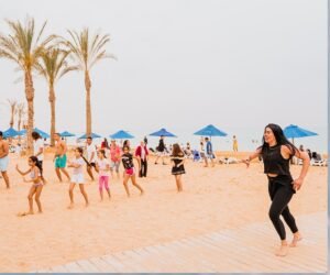 شقة للبيع في كمبوند اروما العين السخنة اطلالة رائعة تقسيط 7 سنوات