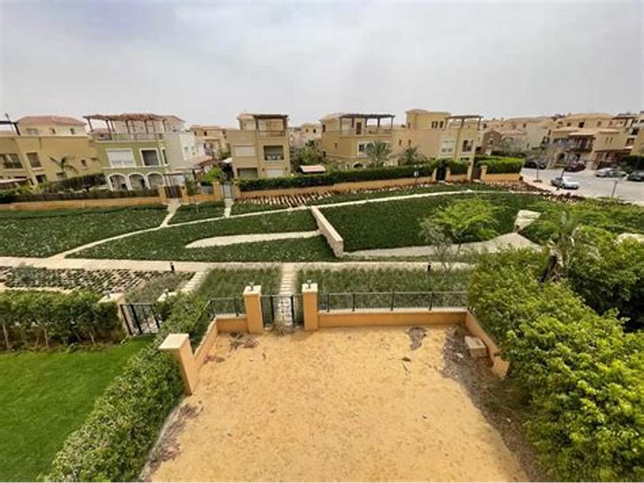 شقة مطلة علي حديقة للبيع في كمبوند ميفيدا جاردنز مدي سيتي بمقدم 5 % 1 ميفيدا جاردنز مدي سيتي