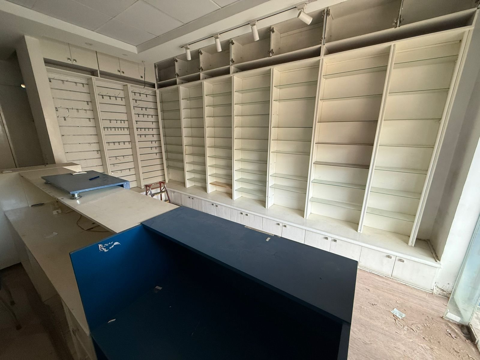 صيدلية للبيع في مصر الجديدة عمارات العبور