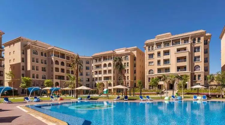 حمامات السباحة في كمبوند 90 افينيو 1 90 Avenue Compound