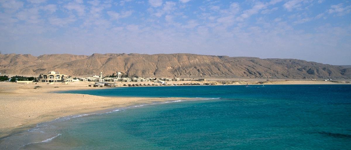 أفضل كمبوندات رأس سدر للسكن والاستثمار على البحر و افضل المطورين في البحر الاحمر 1 قري راس سدر